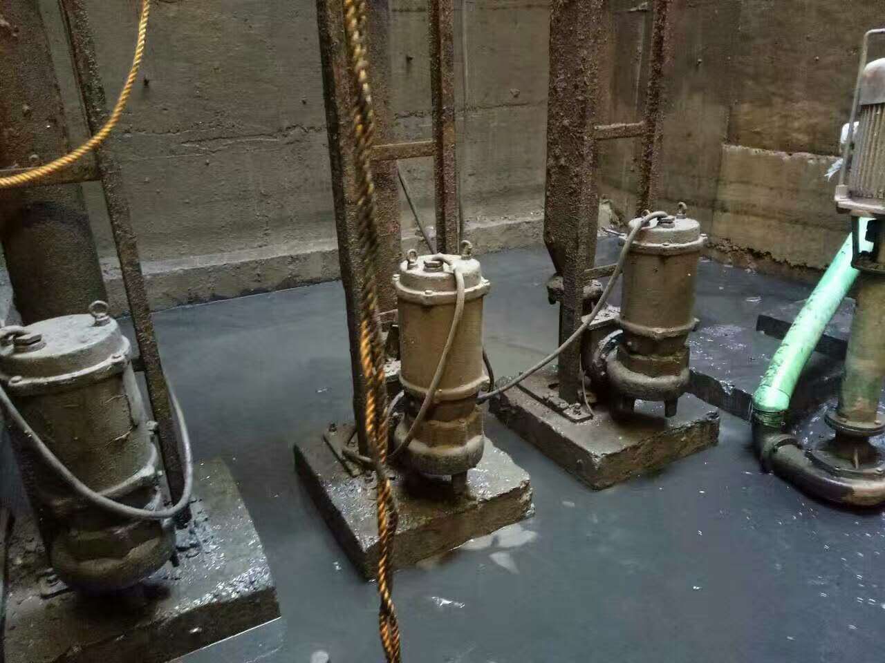 开江污水池清理